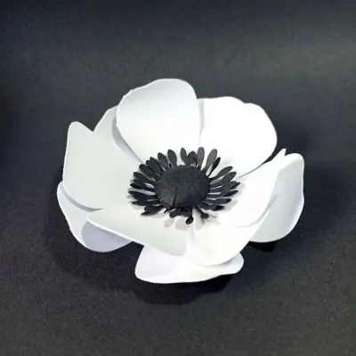 Flor Anêmona Branca em Papel Realista - artesanato de PAPCRIE