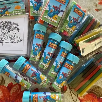 Kit Massinha + Giz + Bolha Galinha Pintadinha Personalizado - artesanato de Artmanha Lembrancinhas