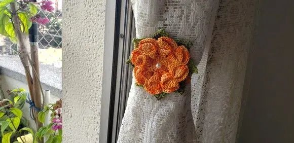 Par de Prendedores de Cortinas Crochê - Laranja Mesclada - artesanato de Mari Crochê feito com carinho!