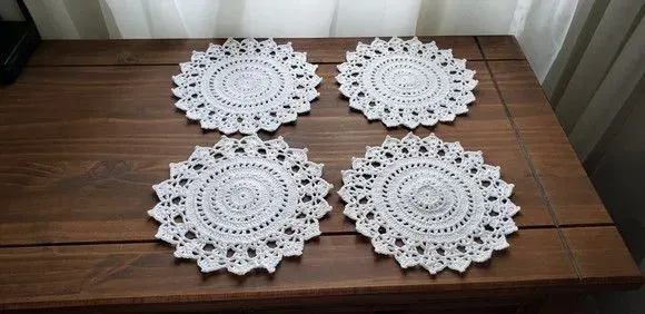 Jogo de 04 Toalhinhas em Crochê Branco (20 Cm) - artesanato de Mari Crochê feito com carinho!
