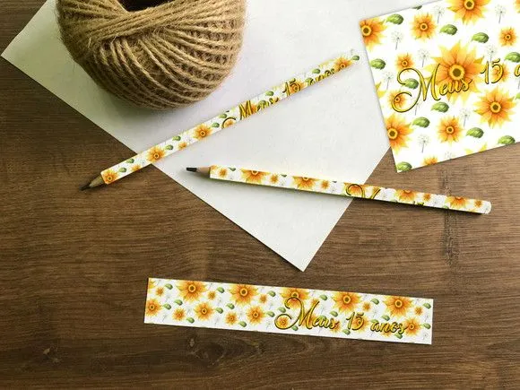 Lápis Girassol Personalizado - feito à mão por Mi Papelaria Criativa