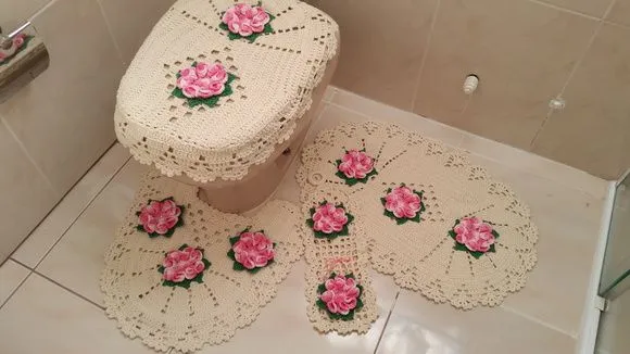 Jogo de Banheiro em Crochê Flor Camélia 4 Peças - foto 3