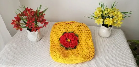 Capa para Pote Vidro 3200ml em Crochê Amarelo Flor Vermelha - foto 3