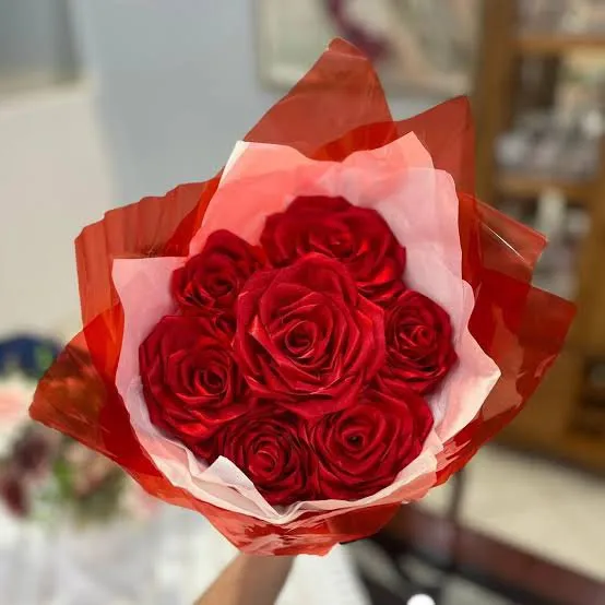 Buquê de flores em cetim - foto 3