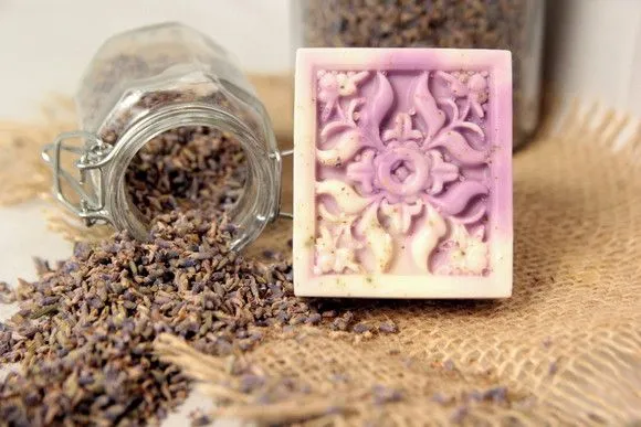 Kit com 03 sabonetes lavanda - foto 3