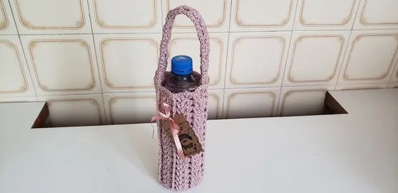Capa para Garrafinha de Água Mineral em Crochê Rosa Cristal - foto 4