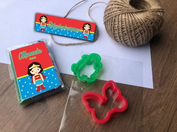 Massinha Modelar Mulher Maravilha Personalizada - feito à mão por Mi Papelaria Criativa