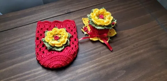 Capa para Potes em Crochê Vermelho com Flores Amarelas - foto 2