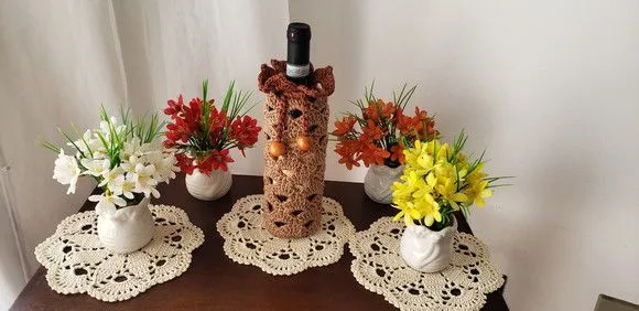 Porta Garrafa de Vinho em Crochê Castanha