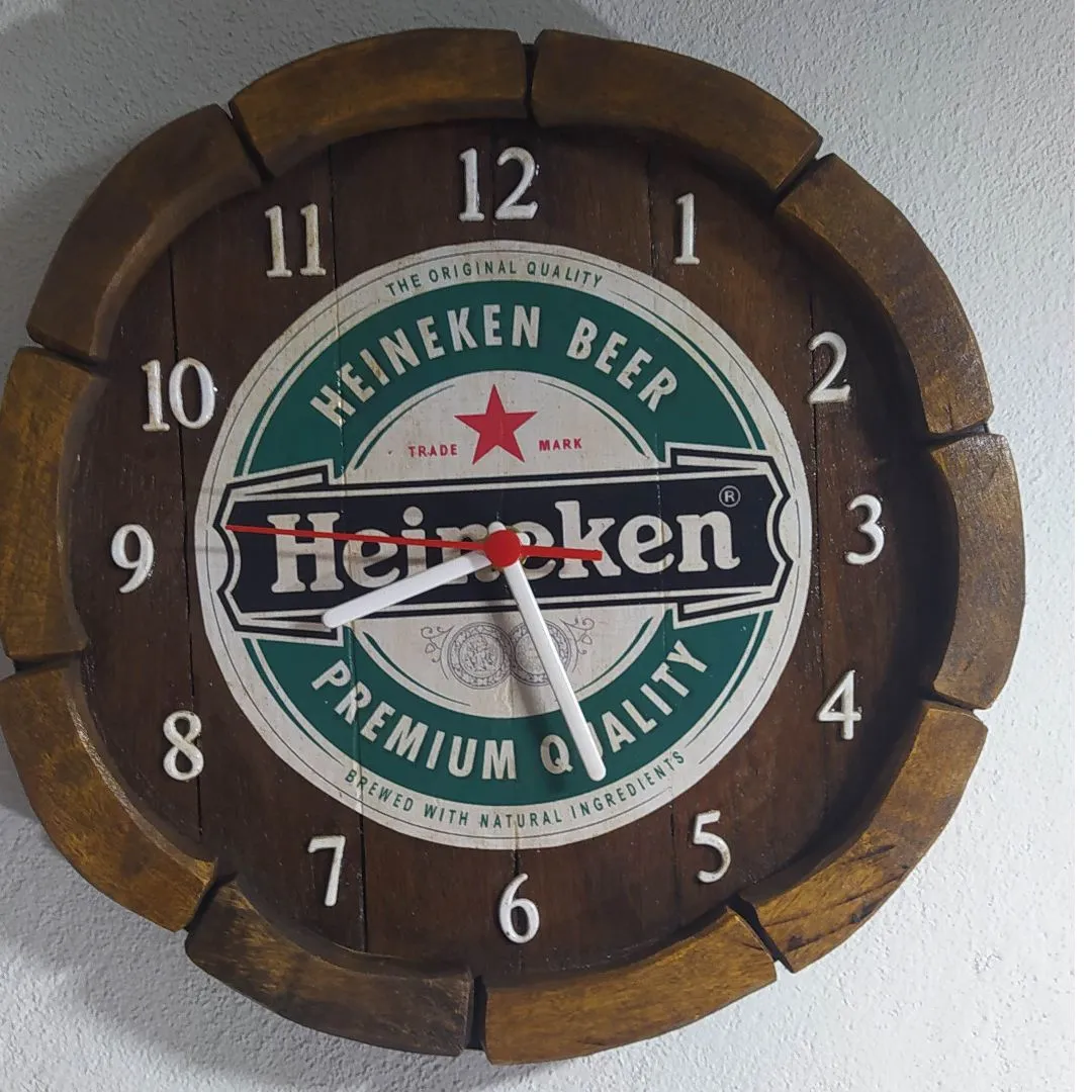 Relógio de parede em madeira tampa de barril . - artesanato de RR Artesanatos