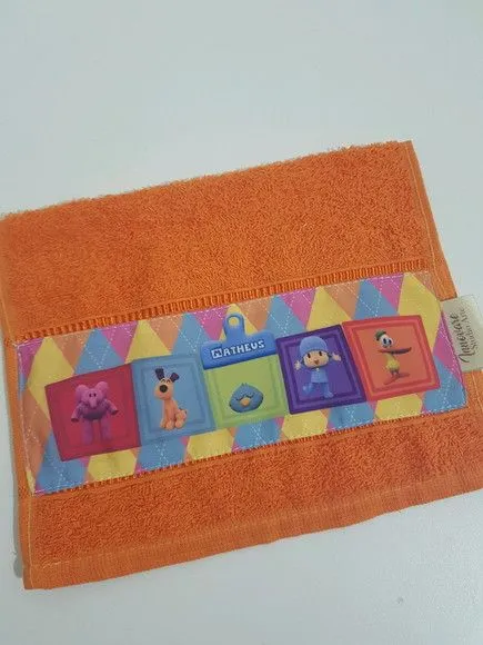 Toalha de mão personalizada Pocoyo - artesanato feito à mão por Innovare Studio