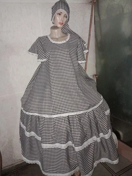 Roupa Preta Velha com Avental