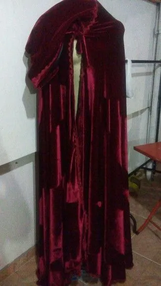 capa de exu vinho e preta - artesanato feito à mão por Ateliê Ofatemi