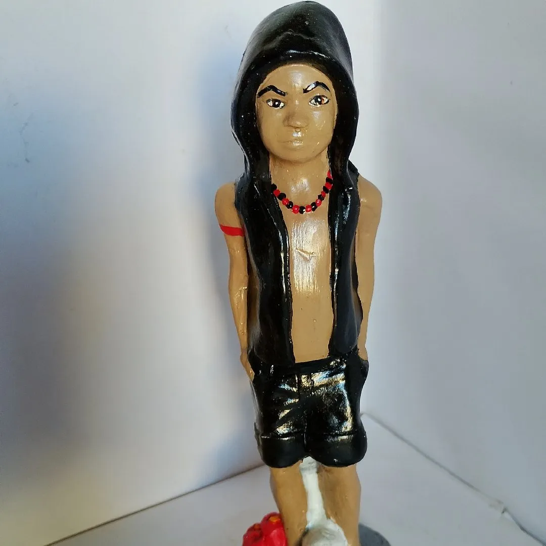 Exu mirim em pé capuz em gesso 20 cm - foto 5