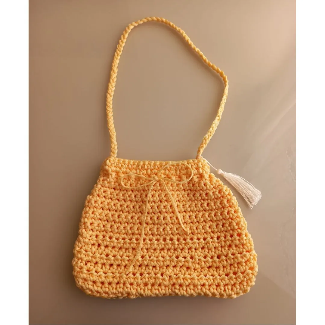 Bolsa de Crochê Amarelo Claro com Laço e Franja (removível) – Fio Náutico, Feita à Mão - artesanato de Entre Nós ST