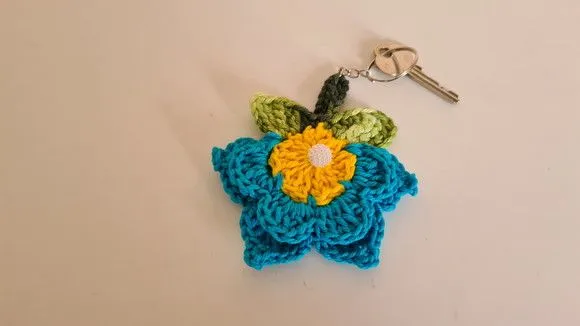 Chaveiro Florzinha em Crochê Turquesa (lembrancinha) - foto 5