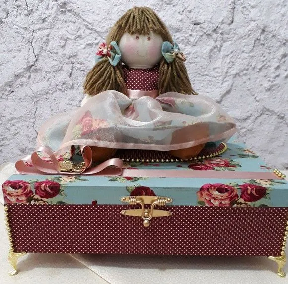 Caixa decorada com boneca - foto 3