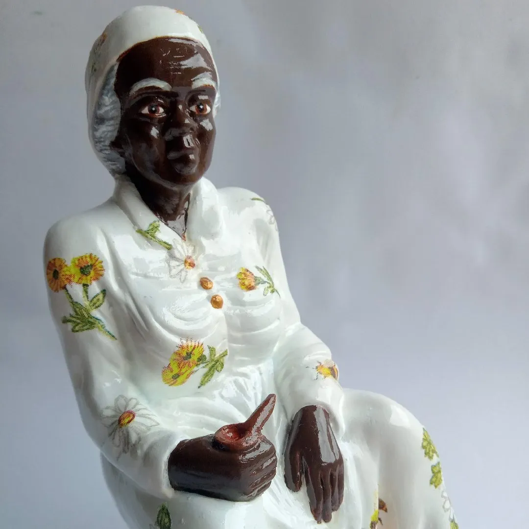 preta velha em gesso maciça 25 cm - foto 2