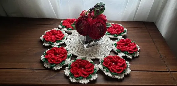 Mini Centro de Mesa em Crochê Flores Vermelha - foto 5