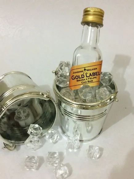 Garrafinha Gold Label personalizada . - artesanato feito à mão por Mi Papelaria Criativa