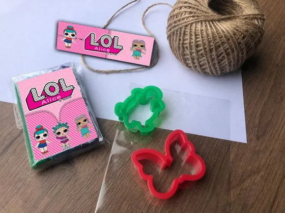 Massinha Modelar Lol Surprise Personalizada - feito à mão por Mi Papelaria Criativa