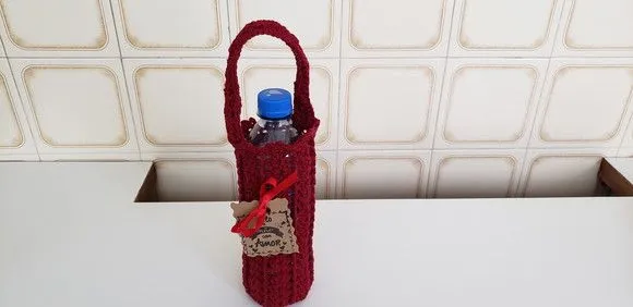 Capa para Garrafinha de Água Mineral 500 ml Crochê - Bordô