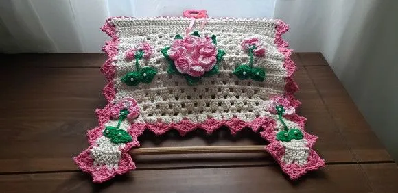 Porta Papel Toalha Crochê Flores Rosa Mesclado - foto 3