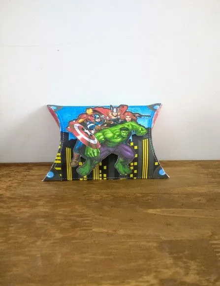 Caixa almofada vingadores - artesanato de Fina Essência Papelaria Personalizada