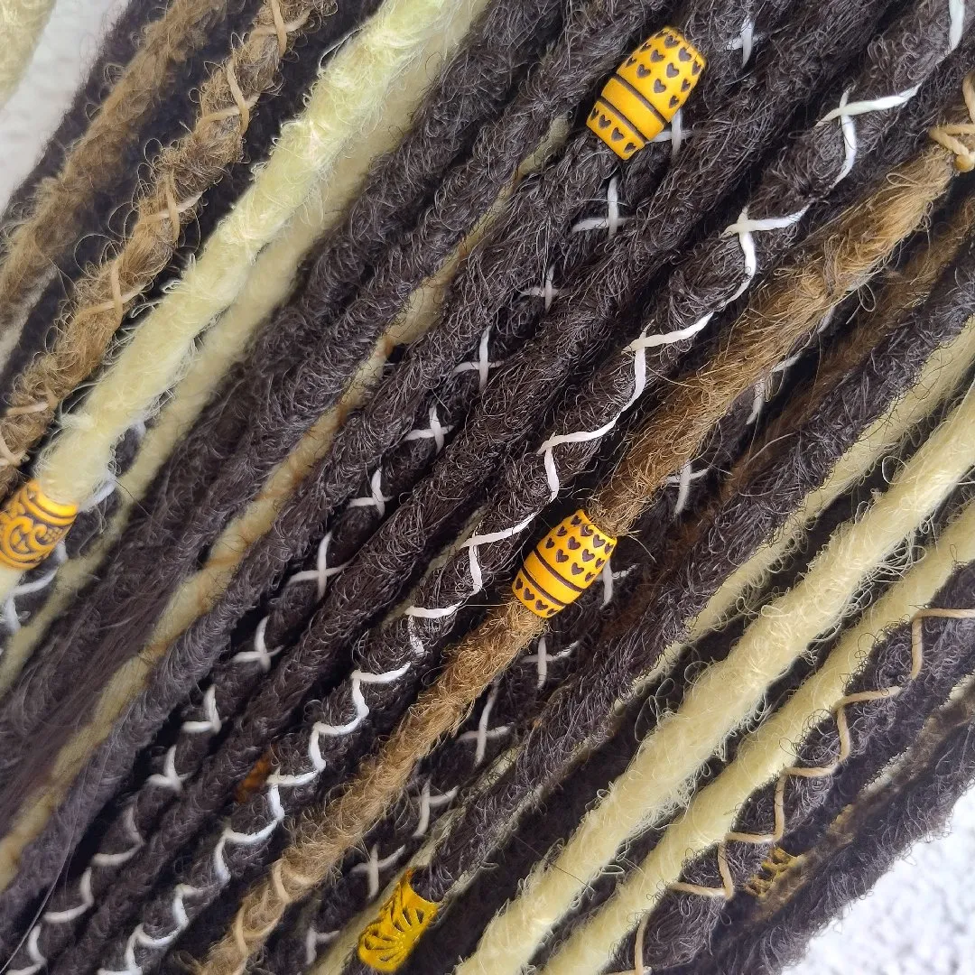 Conjunto Dreads Removíveis Sintéticos Customizados Duplos - artesanato feito à mão por Luna Dreads e Artes 🌜
