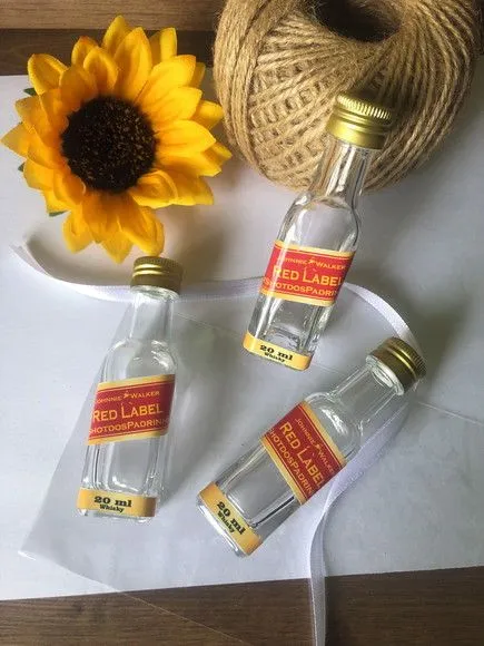 Garrafinha Red Label Personalizada - artesanato feito à mão por creativitybynina