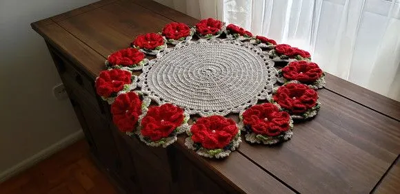 Centro de Mesa em Crochê Flores Vermelha - foto 5