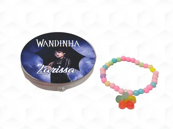 Latinha com Pulseira Wandinha Personalizada - artesanato feito à mão por creativitybynina