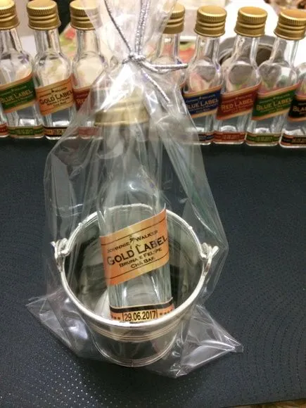 Garrafinha Gold Label Personalizada . - foto 3