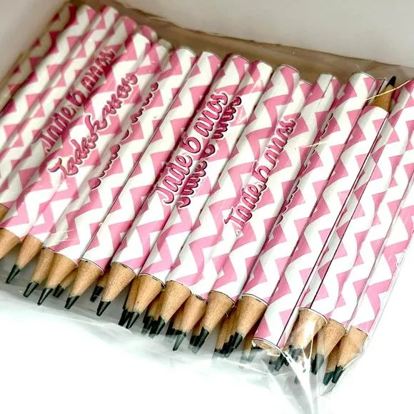 Mini Lápis Chevron Rosa Personalizado - feito à mão por Mi Papelaria Criativa