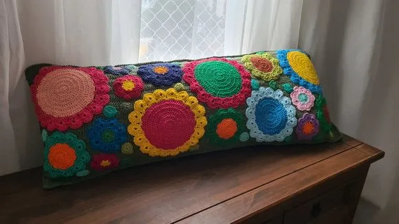 Capa para Almofada em Crochê Floral - foto 3