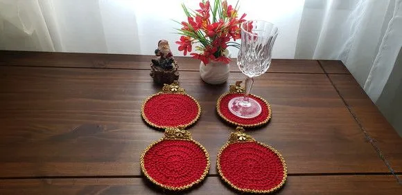 Descanso de Taças em Crochê Bolas de Natal Vermelho - foto 5
