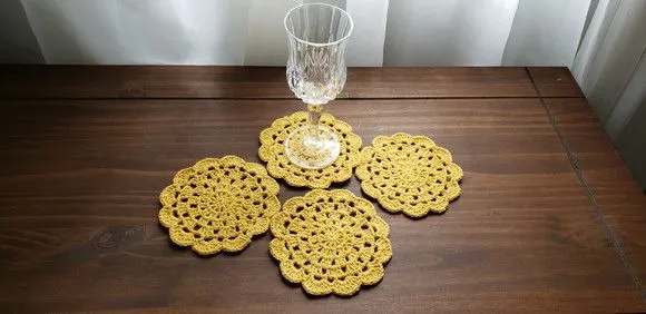 Descanso de Copos Crochê Amarelo Brilho Ouro (04 Unidades)