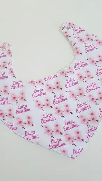 Babador Flores de Cerejeira - artesanato feito à mão por Innovare Studio