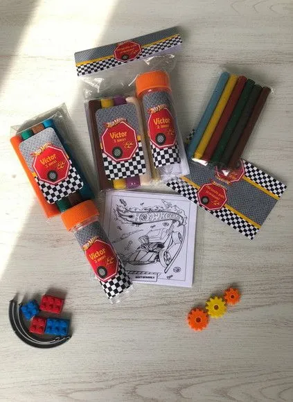 Kit Massinha + Giz + Bolha - Hotwheels Personalizado - feito à mão por Mi Papelaria Criativa