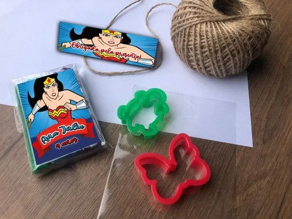 Massinha Modelar Mulher Maravilha Personalizada - feito à mão por Mi Papelaria Criativa