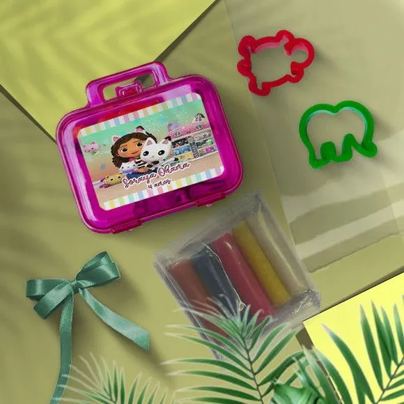 Mini Maleta Massinha - Casa Mágica da Gabby Personalizado - feito à mão por Mi Papelaria Criativa
