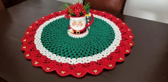 Toalha de Mesa Redonda em Crochê Natal (65 Cm) - foto 5