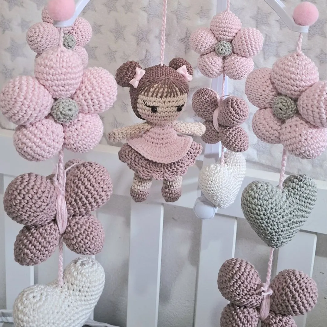 Móbile boneca amigurumi - foto 2