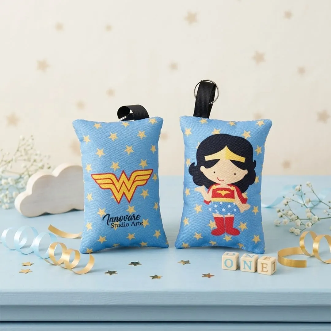 Kit 30 Chaveiros Almofadinha Mulher-Maravilha | Lembrancinhas Personalizadas - foto 3