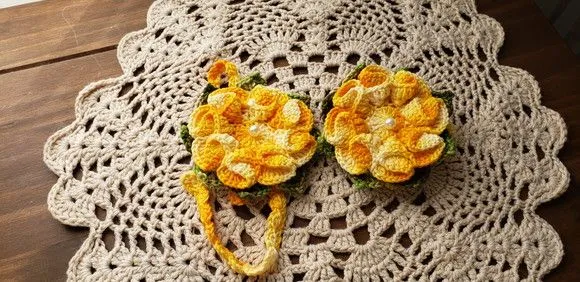 Par de Prendedores de Cortinas - Flor Amarela com Pérola - foto 5
