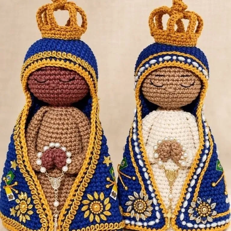 Nossa Senhora Aparecida em crochê Amigurumi - artesanato feito à mão por crocheteria com a Maria