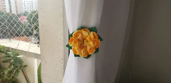 Par de Prendedores de Cortinas Crochê Flor Amarelo Mesclado - foto 2