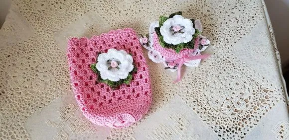 Capa para Potes 500 Grs em Crochê Rosa Flores Branca - foto 2