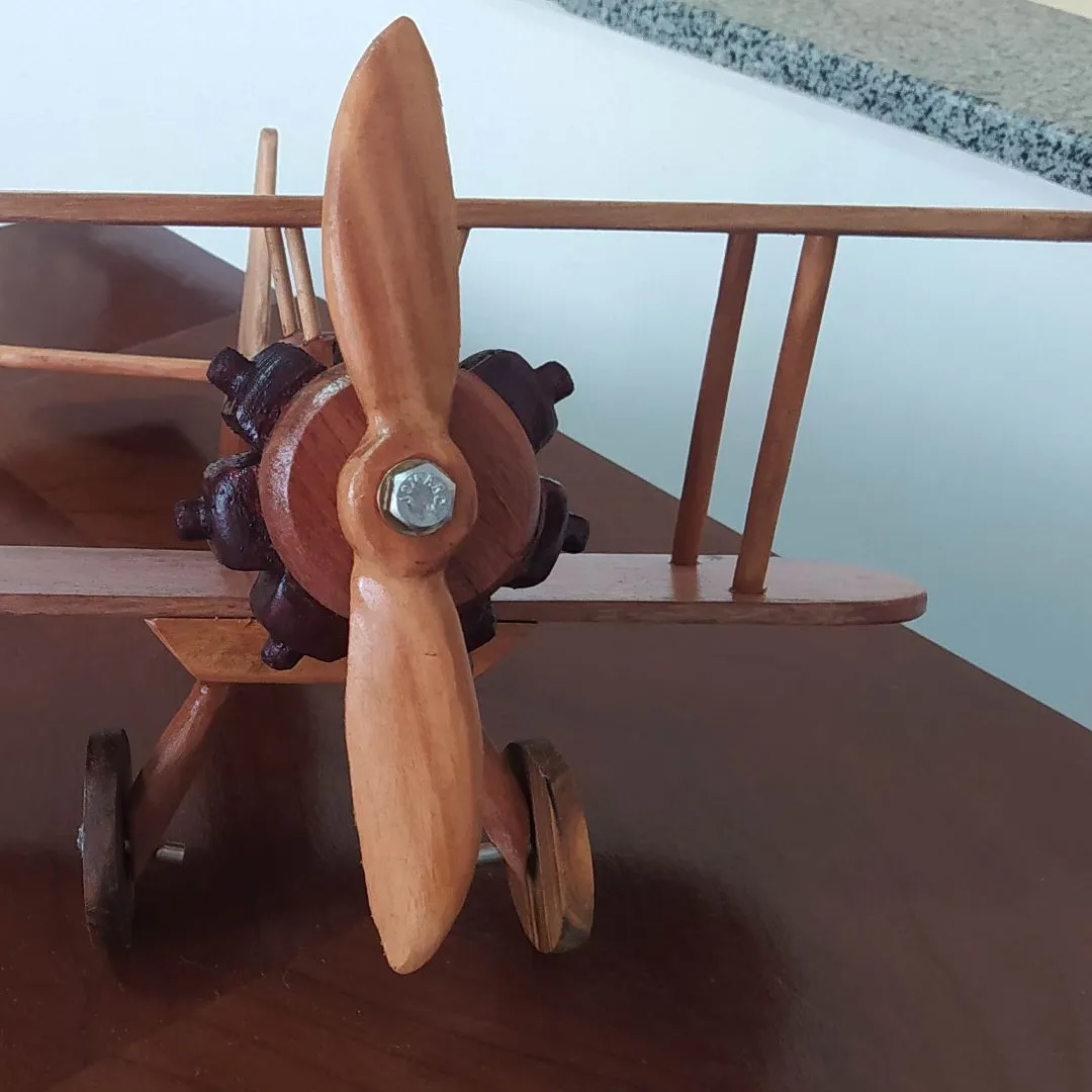 Modelo de Avião Antigo em Madeira para Brinquedo ou Decoração - foto 2