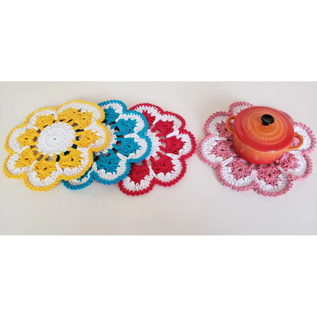 Descanso de Panelas em Crochê Flores Coloridas - 04 Unidades - artesanato de Mari Crochê feito com carinho!